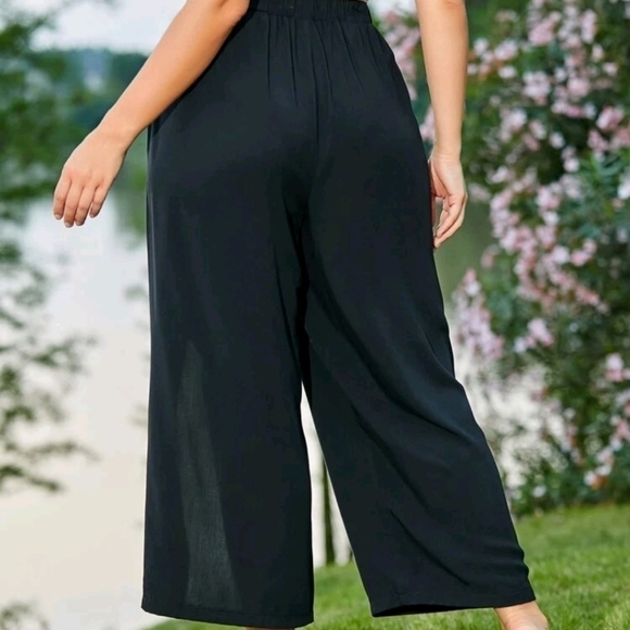 Black Capris‎ with Split (NWOT) - Picture 3 of 3